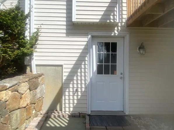 31 Squire Hill Rd, New Milford, CT 06776