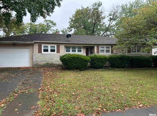 422 W 5th St, Benton, IL 62812