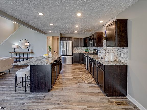 5th image of 3841 Laurel Rd