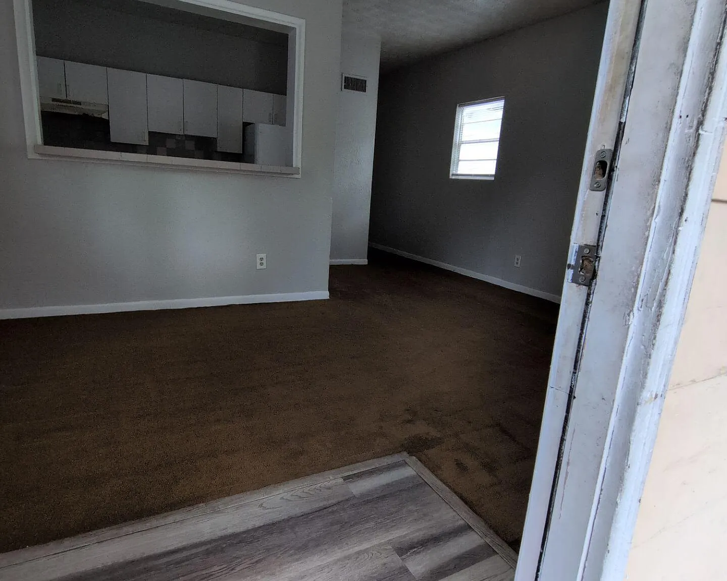 2 bed, 1.0 bath, 704 sqft, $999 — Photo 2