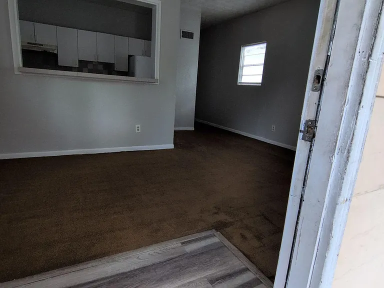 349 Phelps St — Photo 2