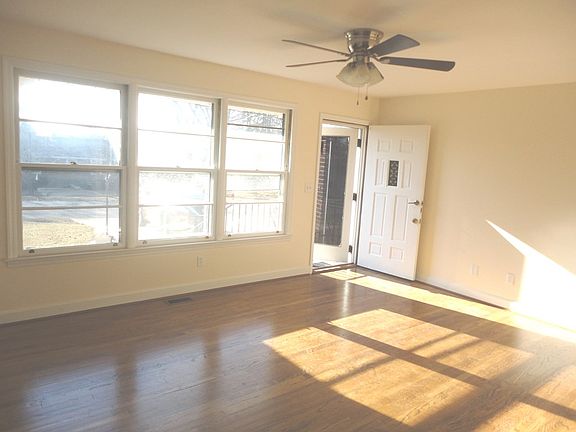 2nd image of 211 Kirby Dr