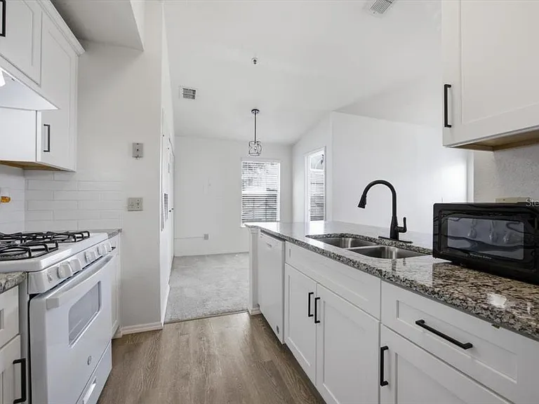 1612 Columbia Arms Cir #237 — Photo 5