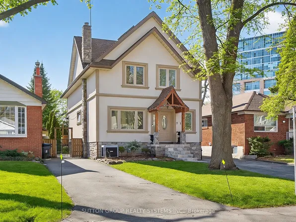 32 Green Lanes, Toronto, ON M8Z 4V6