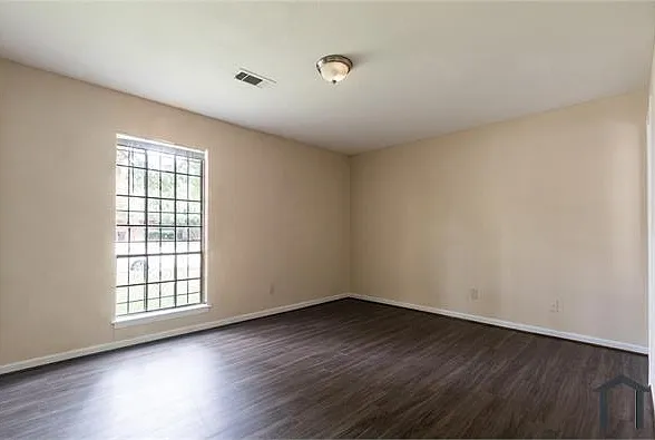 3 bed, 1429 sqft, $1,600 — Photo 3