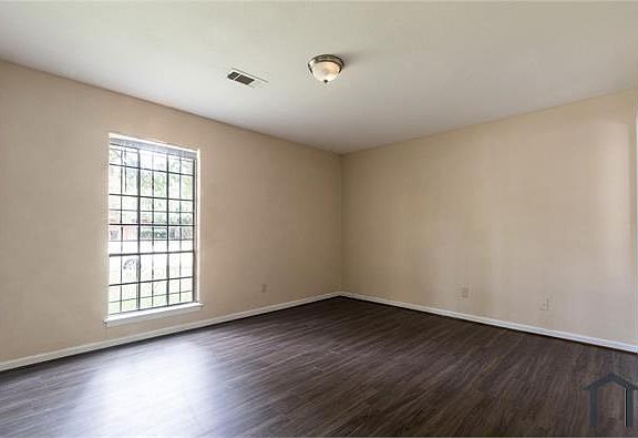 3rd image of 3823 Heatherbrook Dr