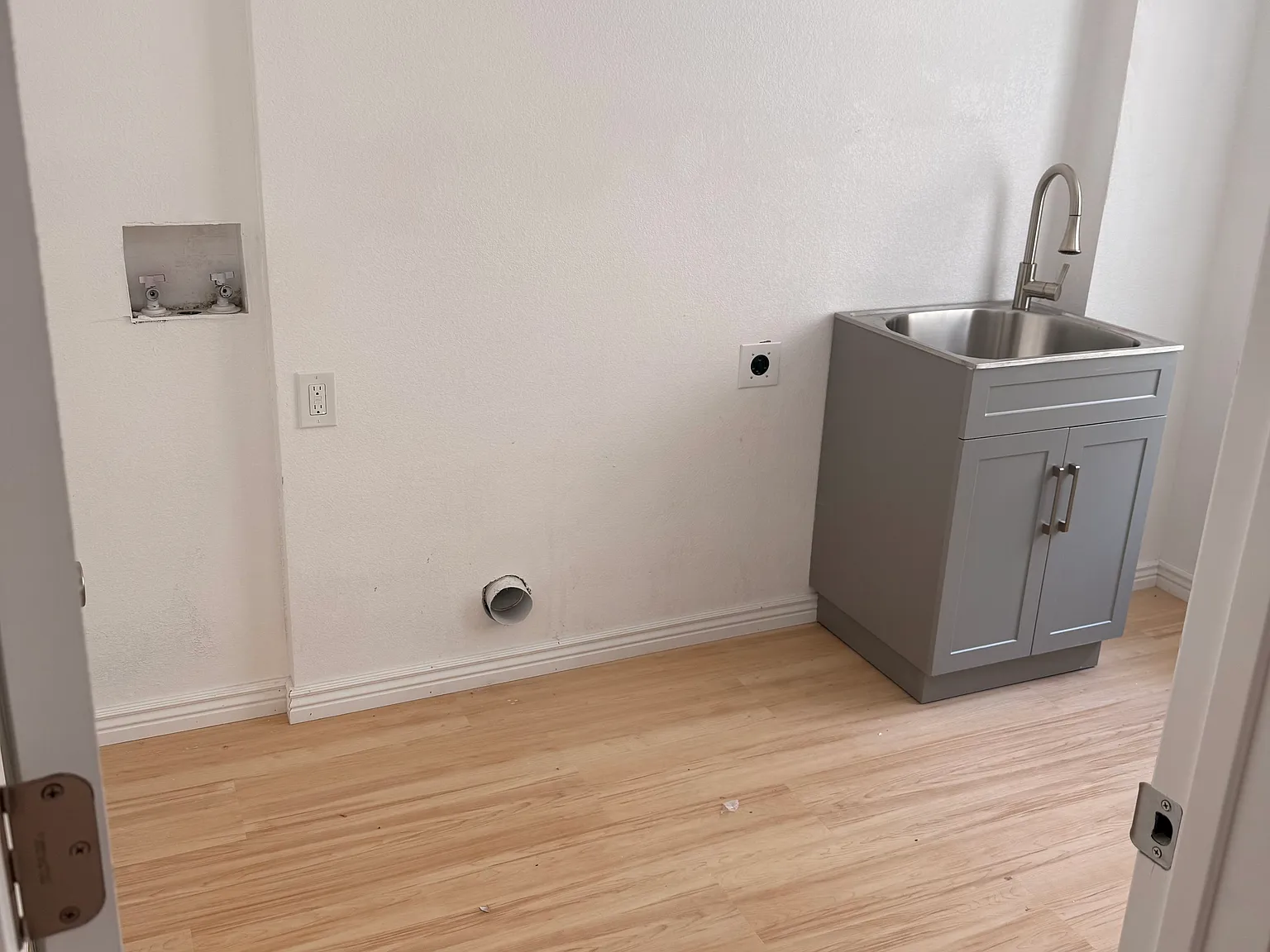 3 bed, 2200 sqft, $2,200 — Photo 4