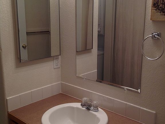 5th image of 387 Buffalo Dr