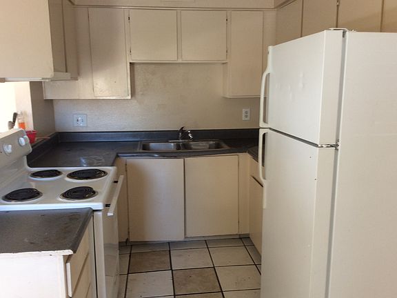 4th image of 2121 Oceanus Ln