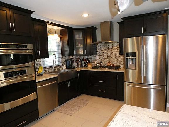 3rd image of 372 Shea Dr