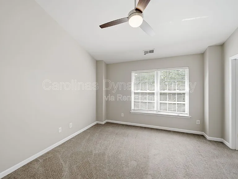 1526 Royal Auburn Ave — Photo 17