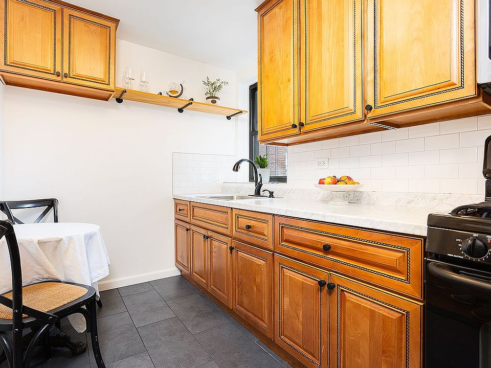 1st image of 515 E 7th St APT 2A