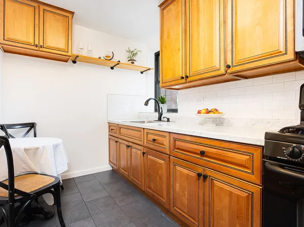 515 E 7th St APT 2A, Brooklyn, NY 11218