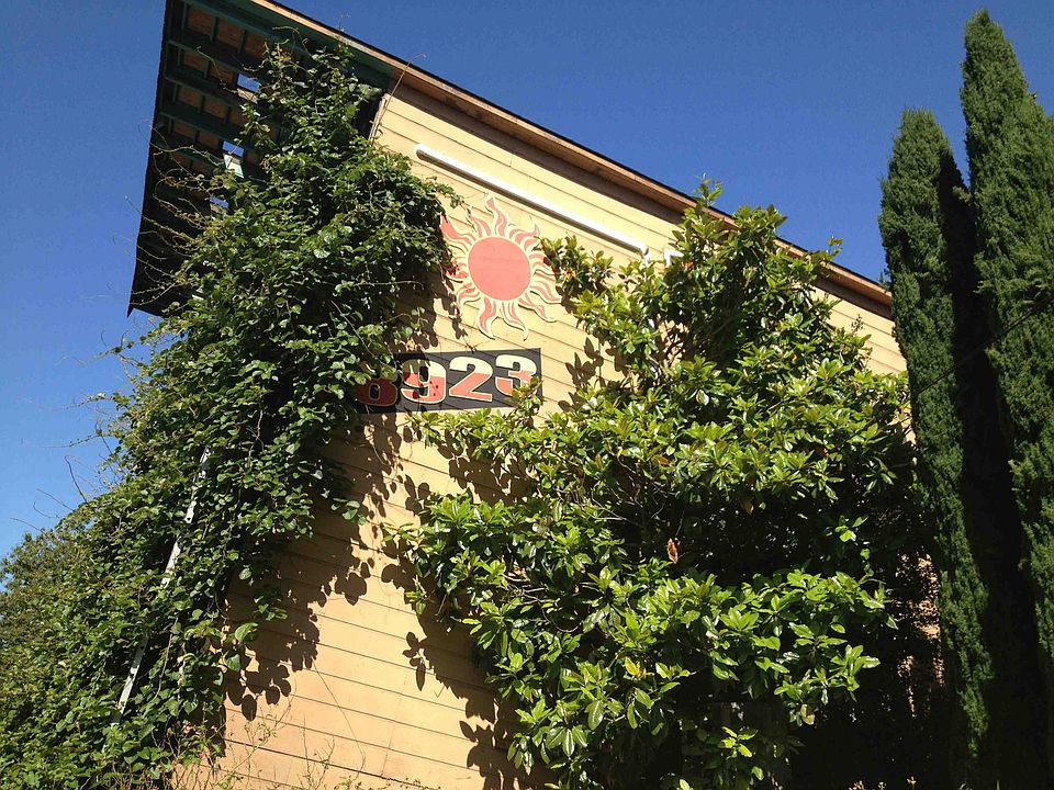 2nd image of 8923 2nd Ave NE