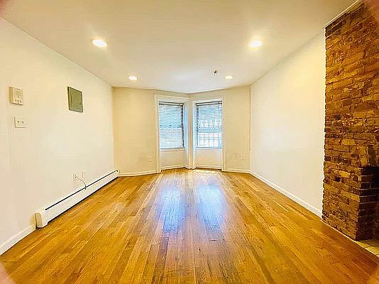 4th image of 107 Jefferson Ave #B4