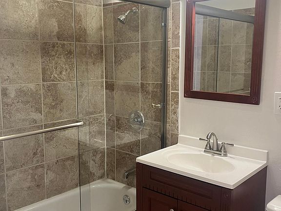 4th image of 419 Ivy St #25