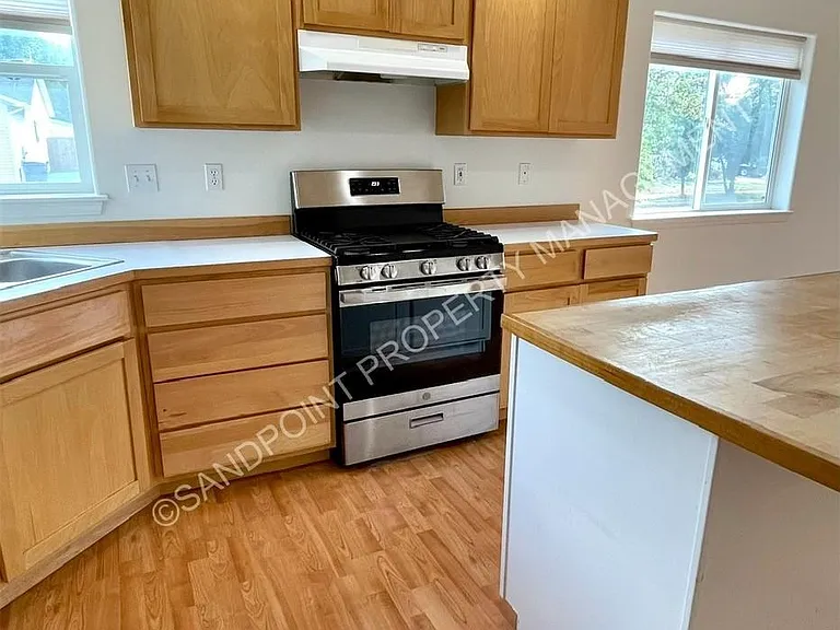 423 Louis Ln — Photo 15
