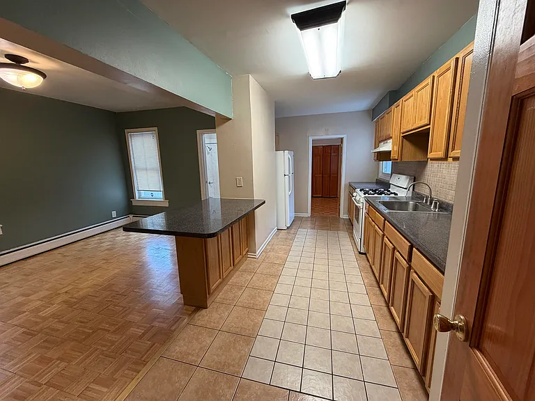 946 Broadway #2 — Photo 3