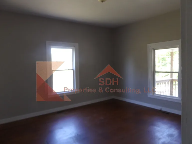 116 Aikman Ave — Photo 8