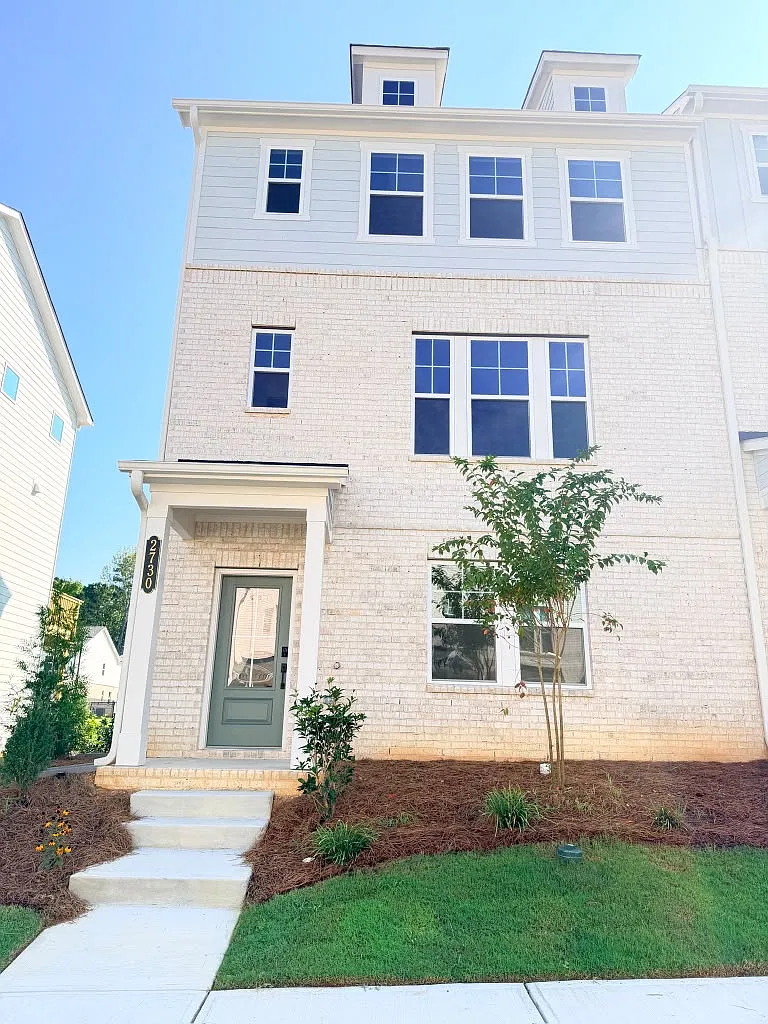 4 bed, 2340 sqft, $2,895 — Photo 1
