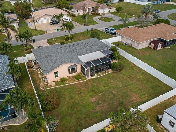 2nd image of 1452 SE 14th St