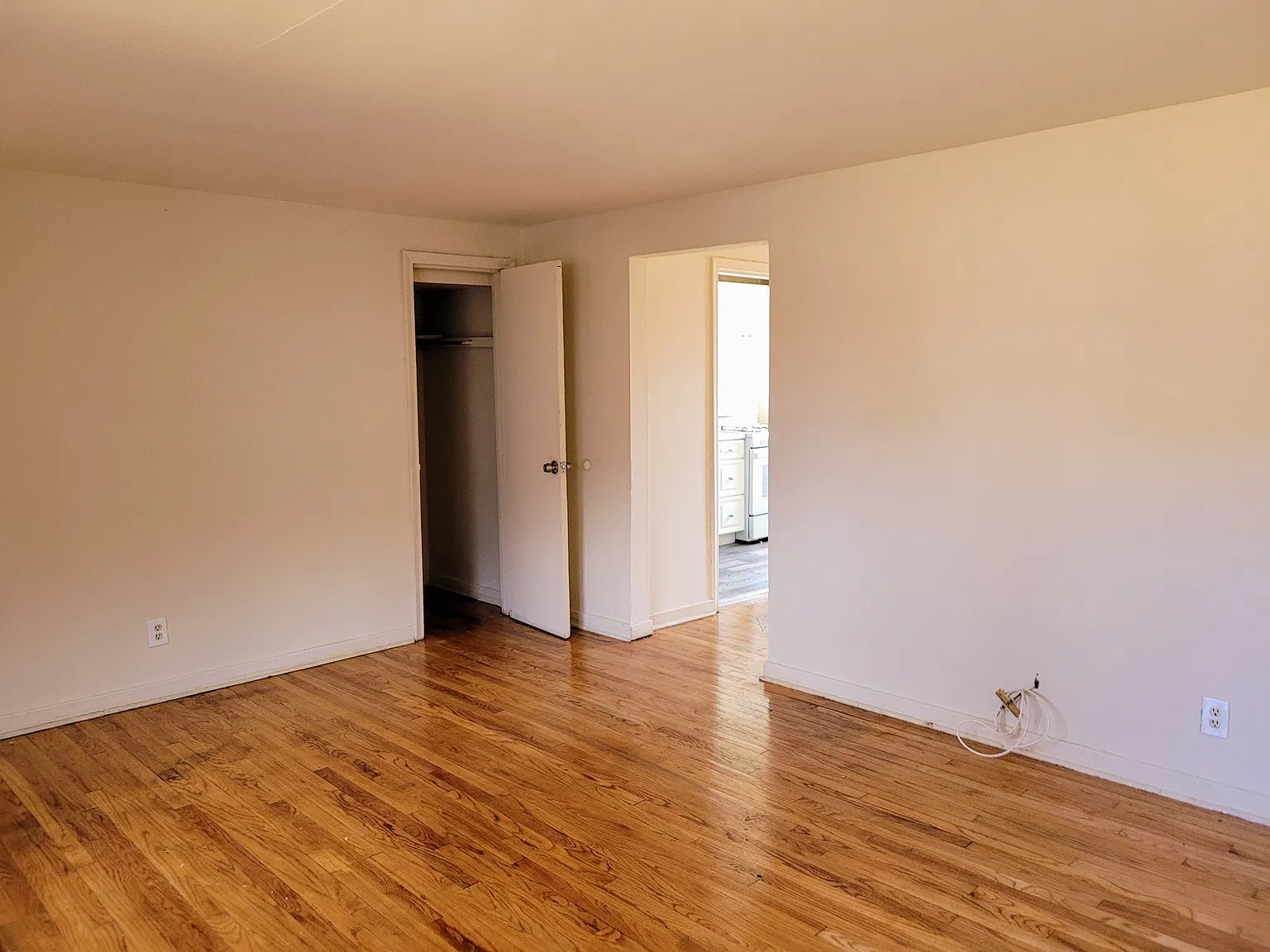 42 Hampton Ct — Photo 2