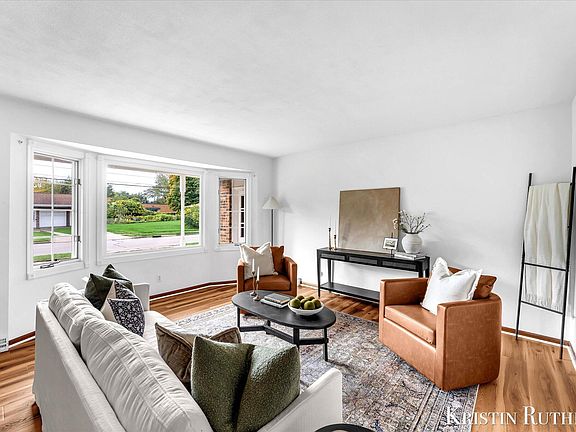 4th image of 3909 Omaha St SW