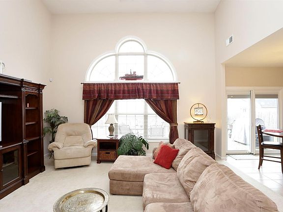 5th image of 629 Skyview Ln