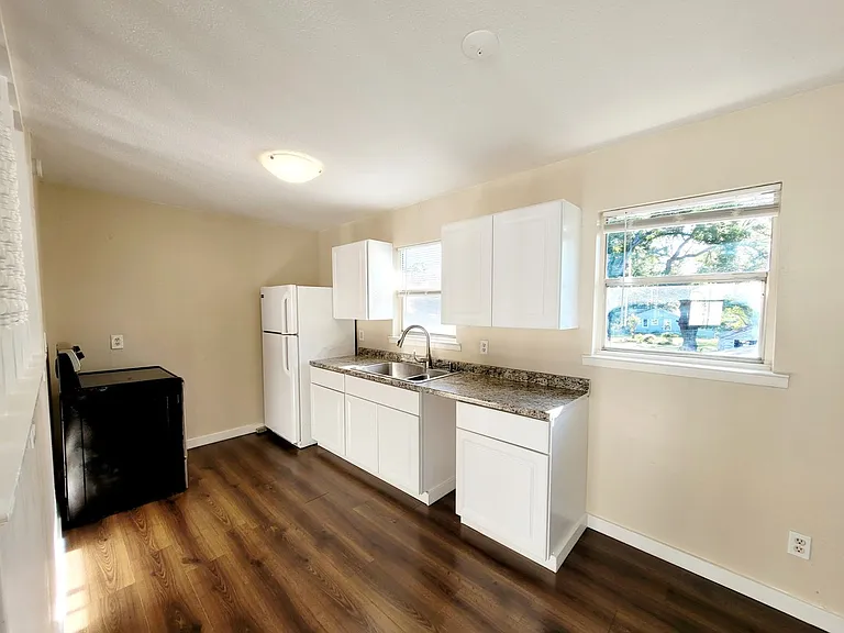 3903 W Gadsden St #B — Photo 6