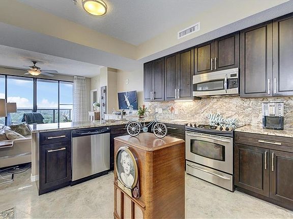 3rd image of 226 5th Ave N #1401