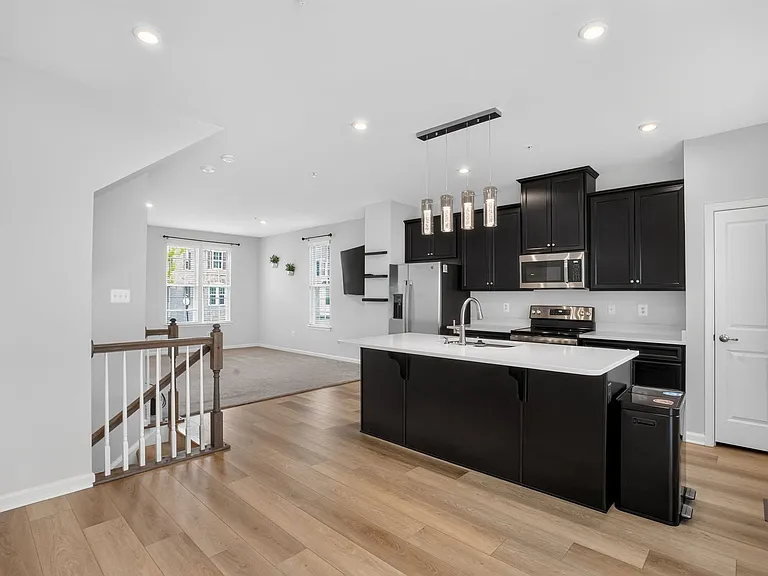 151 Seldovia Dr — Photo 3