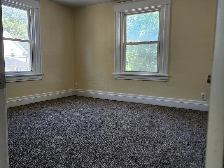 115 Sterling St — Photo 2