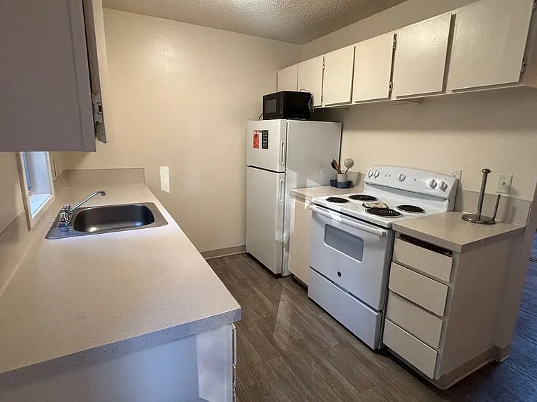 Sunnyside Village Apartments — Photo 48
