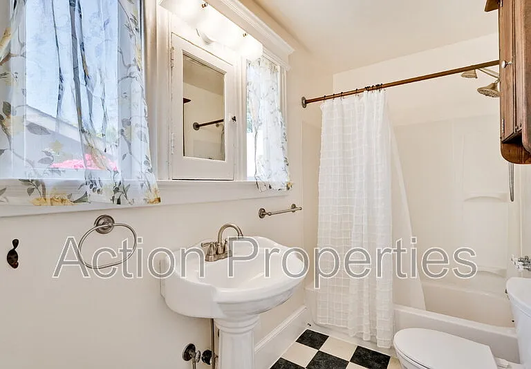 1610 California St #1 — Photo 13