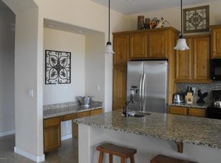 46927 N Quiet Hills Dr, Morristown, AZ 85342