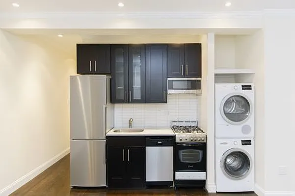 Rented by Icon Realty Management | media 32