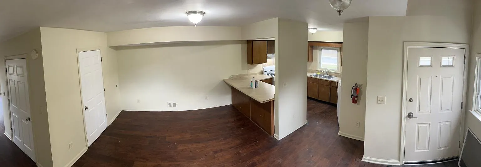 257 E North St — Photo 1
