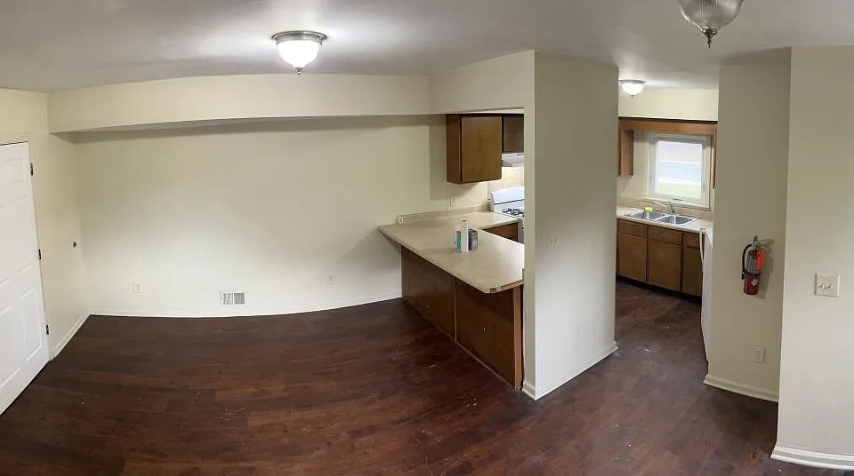 261 E North St #261