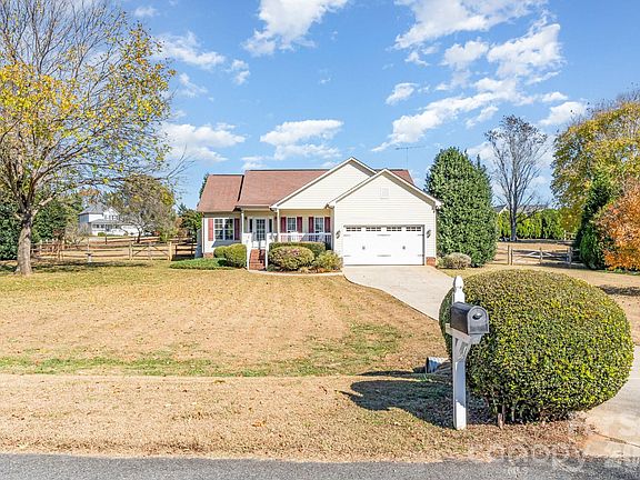 2nd image of 105 Cool Creek Ln