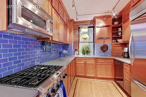 Sold by Corcoran | media 23