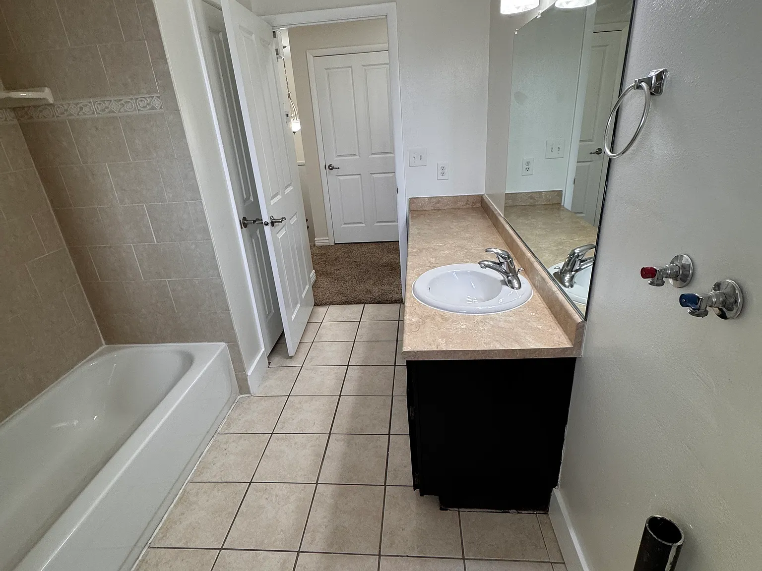 2 bed, 900 sqft, $1,325 — Photo 4