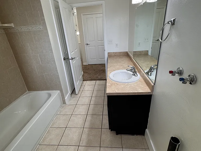 651 N 100 W #H — Photo 4