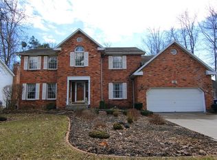 11 Red Wing Ct, East Amherst, NY 14051