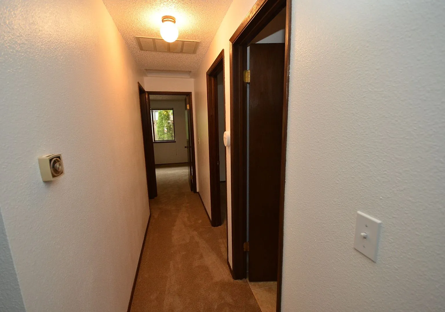 Charming 2-bedroom Townhome Near Downtown Beaverton! — Photo 3