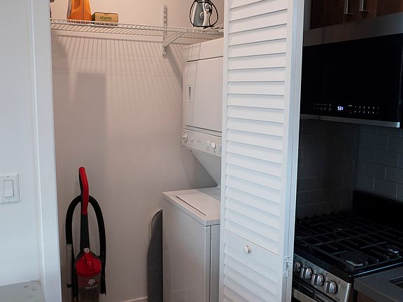 5th image of 3939 S Centinela Ave #B