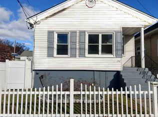 292 Maple St, Secaucus, NJ 07094