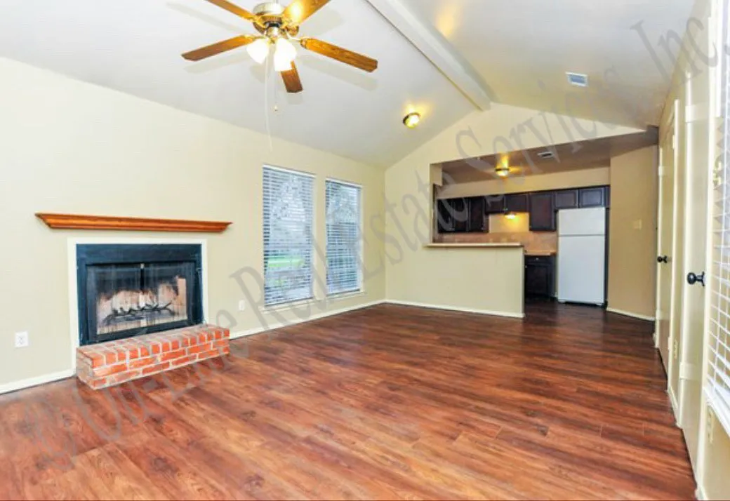 2 bed, 871 sqft, $950 — Photo 2