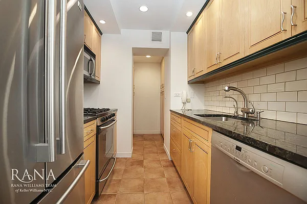 Rented by Keller Williams NYC | media 16