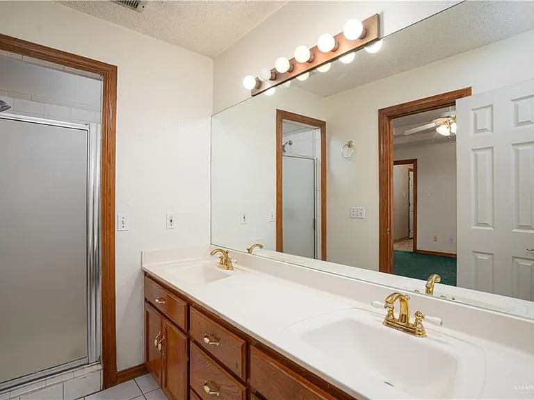 1801 Crown Pointe Blvd — Photo 11