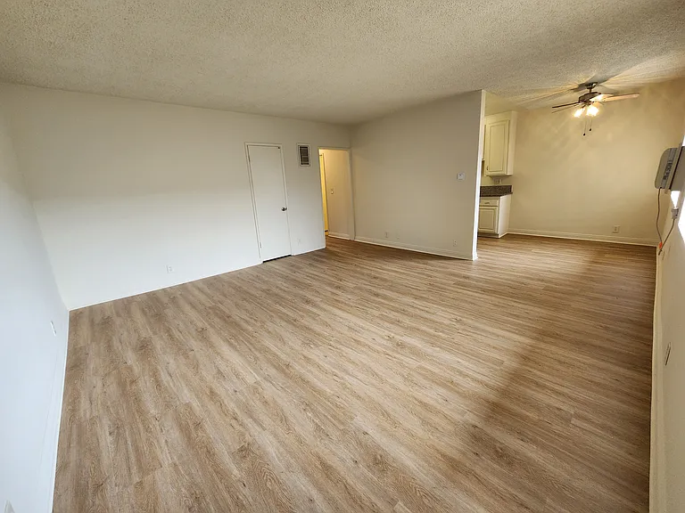 14260 Roscoe Blvd #8 — Photo 1